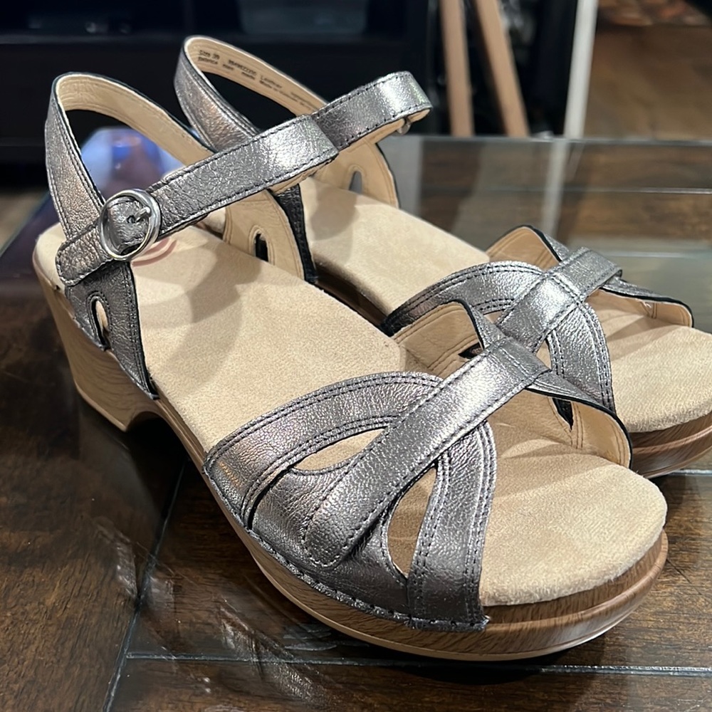 Dansko Season silver metallic size 39 (New)